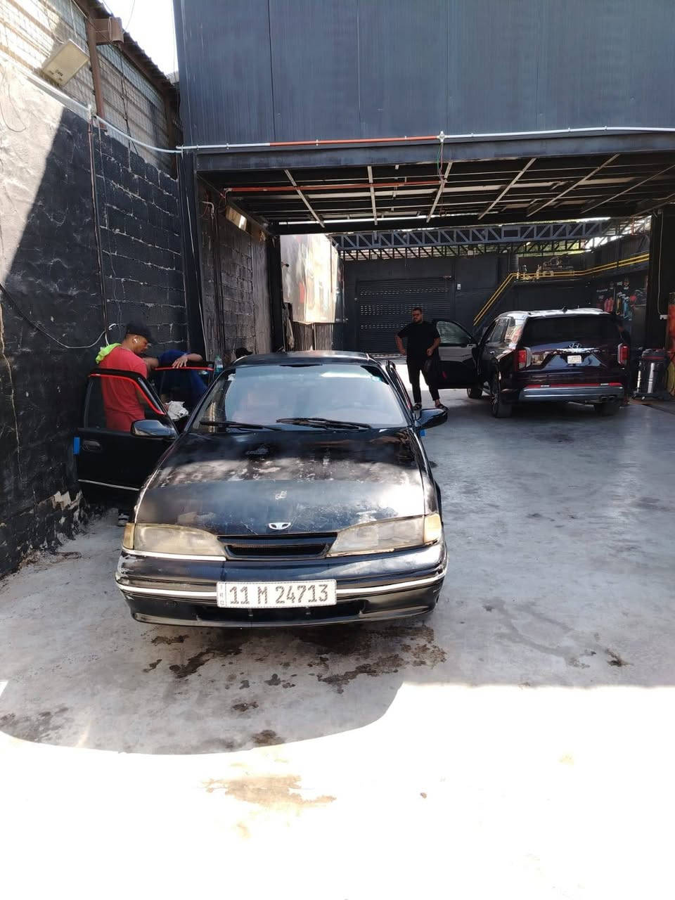 السلام عليكم
سيارة برنس للبيع موديل 1994 
باسمي السيارة رقم بغداد  سنوية لل 2027 
محرك كفالة 
گير اوتو طيارة مبدلة قبل شهر 
كهربائياتها كلهة شغالة تبريد شغال 
باتري جديد 
بدون اي خياس او ضربة او صبغ 
فقط صبغ بالجاملغ الخلفي بدون ضربة 
مكاني بغداد 
*********** 
السعر 35 وبيهة مجال
