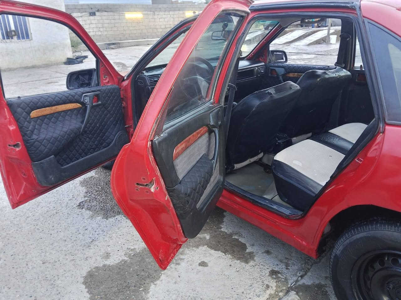 السلام عليكم اوبل فيكترا موديل 91 رقم بغداد مشروع وطني بس سنويه ضايعا مالتها صاحبها موجود وتحويل مباشر حته اذا تريد تسوي بدل ضايع يروح وياك السياره كامله كير محرك شرط محرك 1600قايش عريض داخلها حلو بس عايزها جامه ليوره فقط السعر 22وبيها مجال مكان السياره سامراء الاتصال على الرقم ***********
