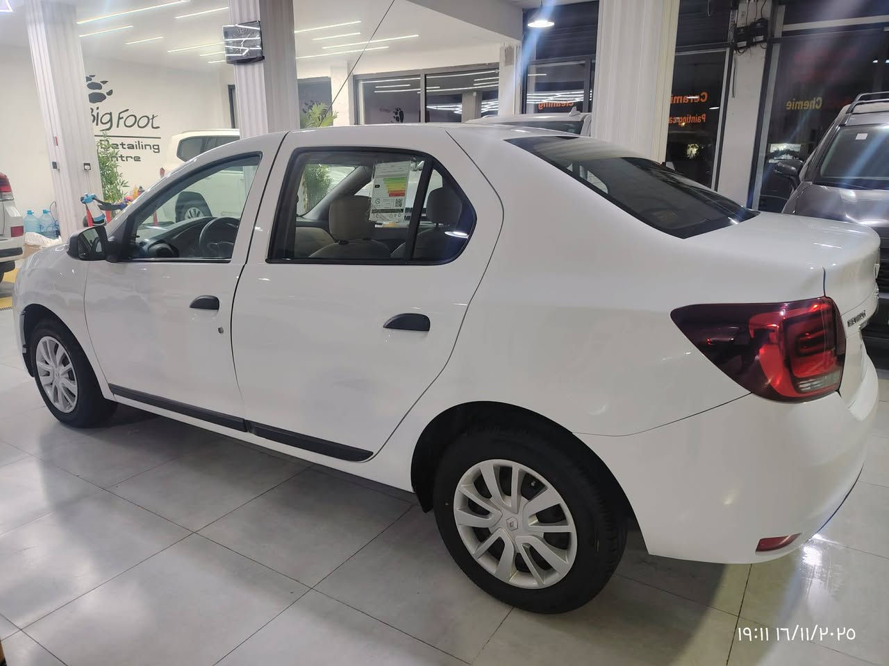 السلام عليكم ورحمة الله وبركاته 

رينو سمبول موديل  2019  

موصفات
قفل مركزي 
تحكم ستيرن 
شاشة ايباد 
كامرة 
كير اوتوماتيك 
سنوية 2030
بيها كابون بانزين
حادثهة موضح بالمنشور غير هذة مابيهة 
سعر 86 وبيها مجال شي بسيط جدا
للأستفسار اكثر اتصل ع الرقم 
***********
