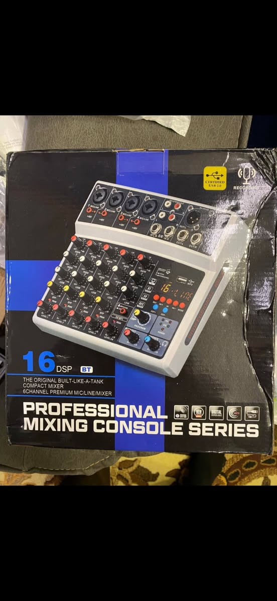 مكسر وسماعه قطعتين موجودات قيم واخذ
يوجد توصيل 
***********
