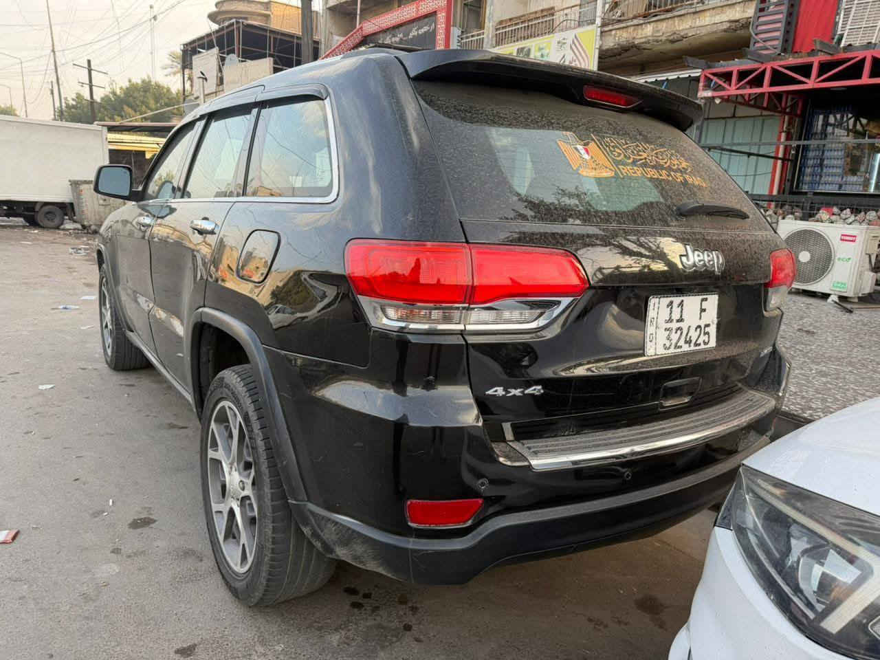 السلام عليكم بيع او مراوس جيب موديل ١٨ بيهة ٤ قطع صبغ فقط بدون دواخل لسيارة جديدة مناقصهة شي مراوس بسيارة اقل سعر لبيع ب٢١ الف وبيهة مجال الاتصال *********** مكانها المنصور
