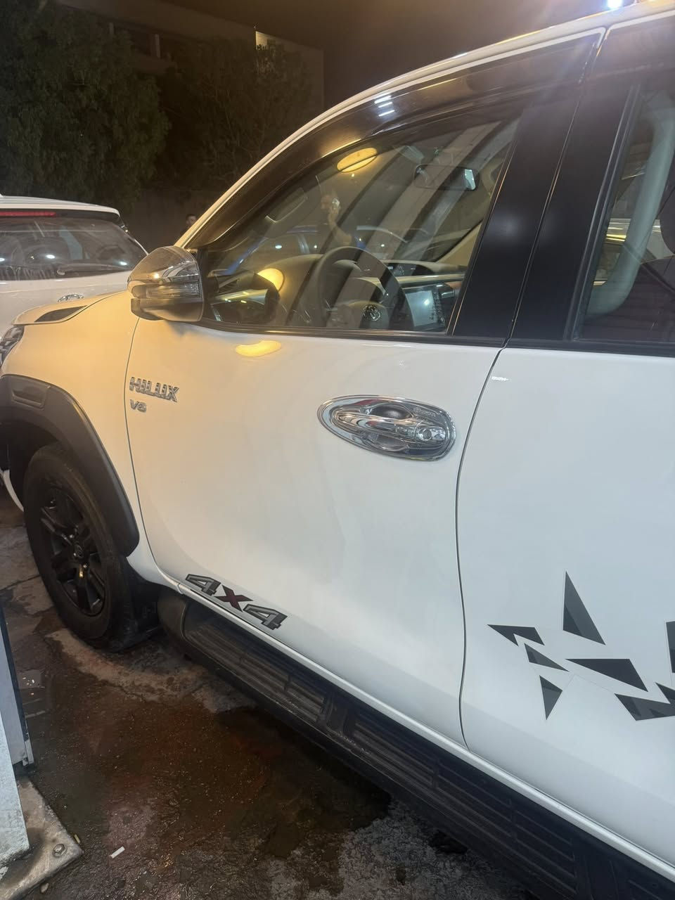 TRD 2022 ماشية 96 بااسمي فقط اكو بارد اسفل باب السايق SAS ***********
