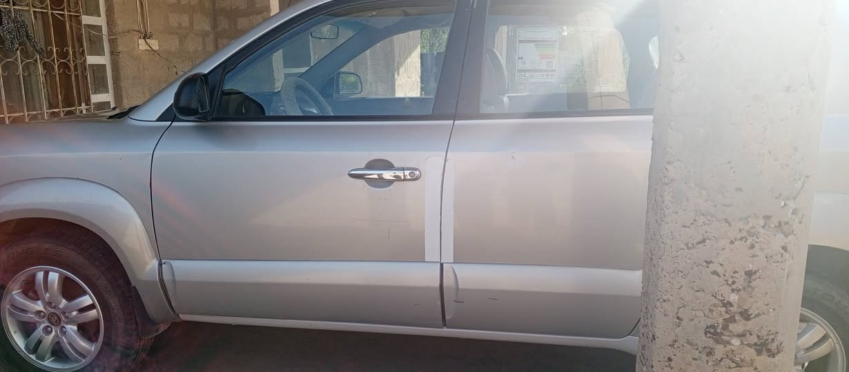 السلام عليكم 
توكسان موديل ٢٠٠٨
بيه بكانات صبغ ابيع صبغ حزام
رقم اربيل رقم انكليزي بسمي
محرك جديد صارلي من شاده شهرين
عنواني صلاح الدين قضاء العلم
رقمي
***********
‏‪***********‬‏
