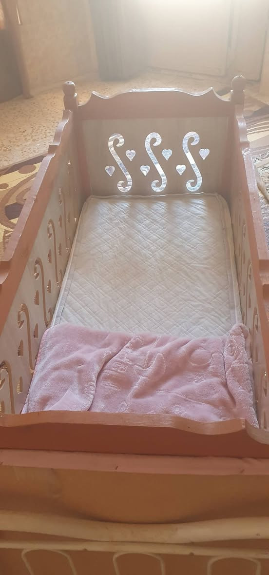 السلام عليكم غراض للبيع بسعر زهيد جدا الغراض مثل ماوضحات بصوره نظيفات استعمال قليل كلمن وسعره استفسار اكثر الاتصال على الرقم *********** علمنا المكان حي مبسان
