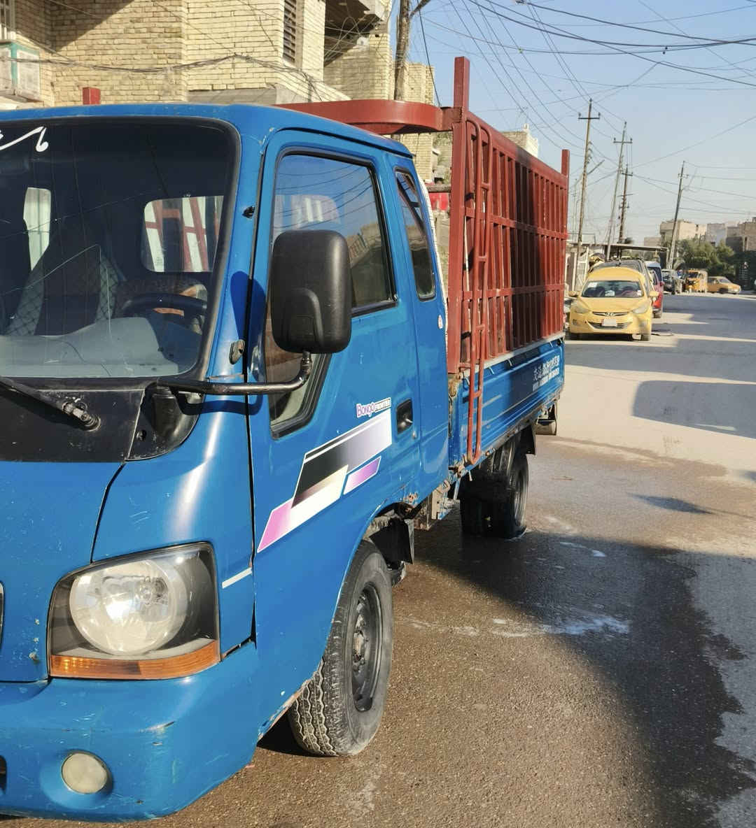 كيا ام عيون  موديل 2000 قلاب السعر ٦٥ وبيها مجال بسيط سنويه لل٢٧ رقم ديالى كير محرك خير من الله  العنوان بغداد البلديات ***********
