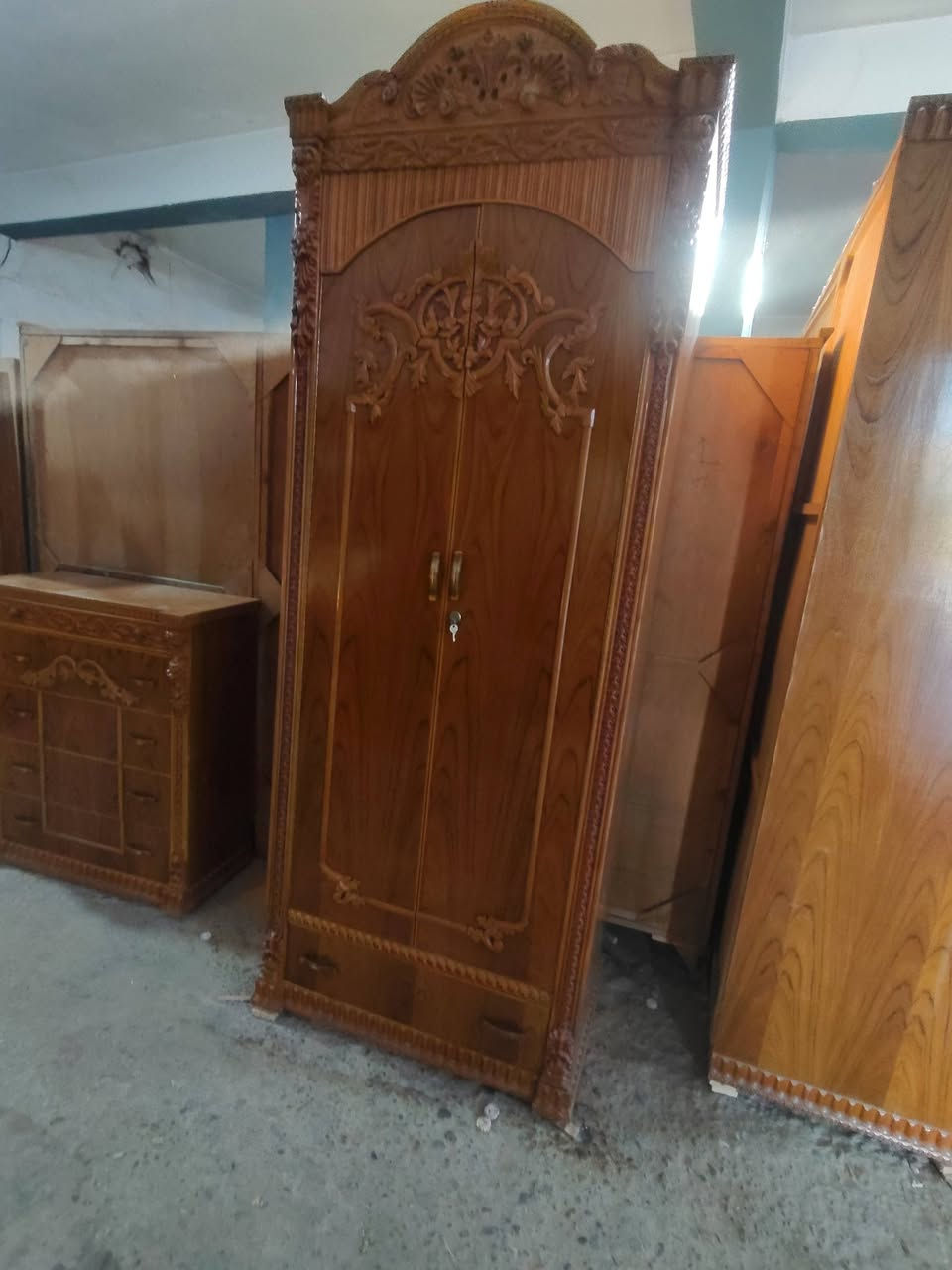 السلام عليكم توفر من معرض الانس غرفه ابراج بابين النص اسلايت شغل توصي ثكيله حيل خمسه ملم الوجه الداخل اربعه ملم ماليزي التخت صندوقي موو كشن نقش زان بيها مجرات الغرفة احلى من الصور   السعر مليونين وبيها مجال قليل التواصل على الخاص


**إذا كنت صاحب هذا الإعلان وتريد حذفه لأي سبب، رجاءا أرسل رسالة إلى الدعم الفني**