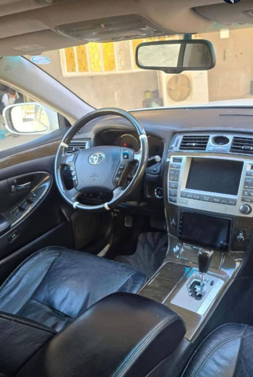 السلام عليكم ماجسته البيع مديل2004فول مواصفات فتحه تخم تاير 5تكم سياره مكفوله كفاله عامه مكينه 8سندر 
تحكم استيرن فول مواصفات وباقي التفاصيل عل رقم ***********
