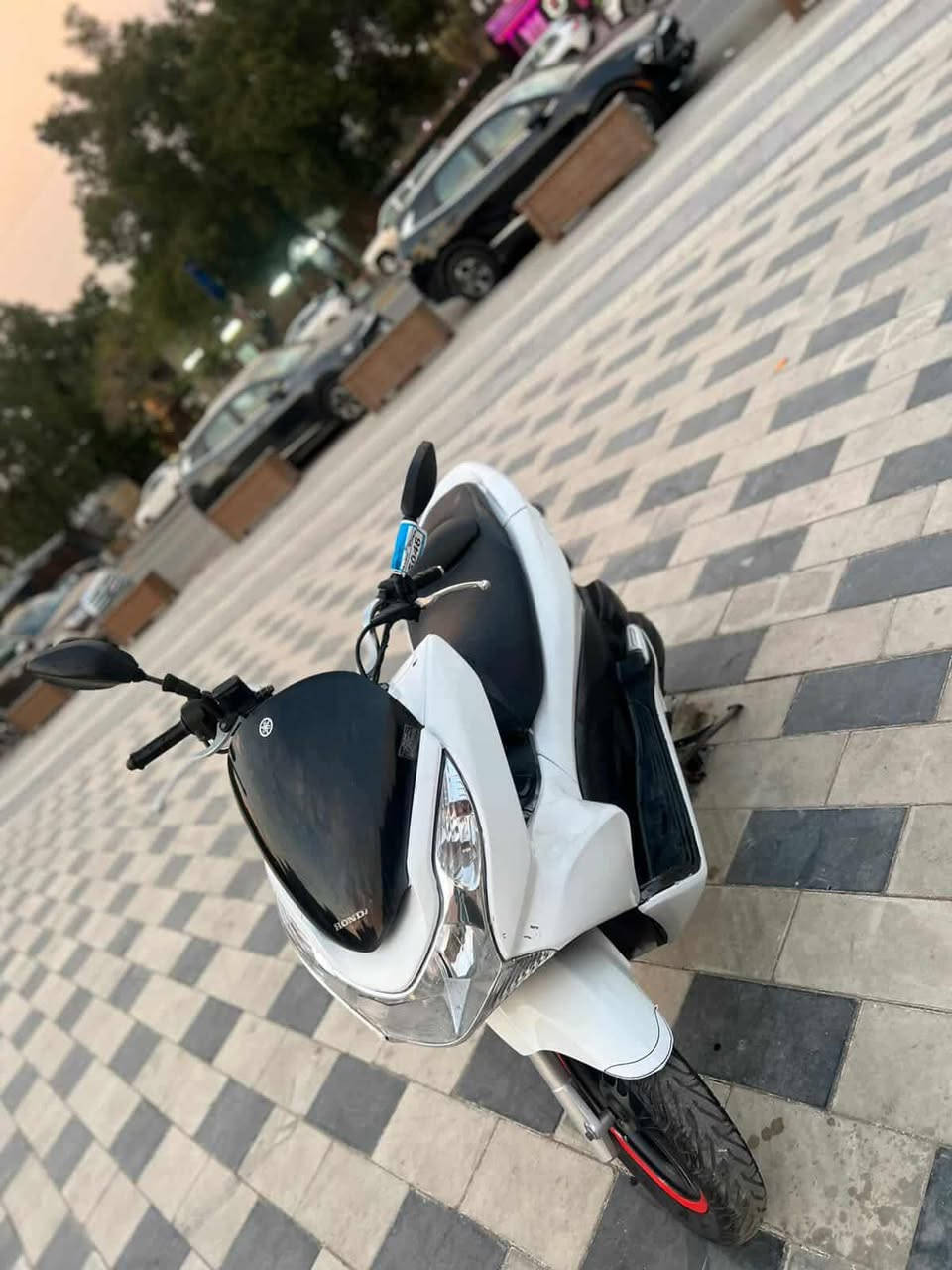 سلام عليكم PCX جيل اول ياباني

مكفوله من التاير للتاير شرط كفر ومكينه بلادي 

ماشيه 37🏍️ 

مكينه 150☑️ 

حساس زدحام ☑️

حساس ستان ☑️ 

مابيه اي نقص شرط المكينه اذا مفتوحه ترجع الدراجه السعر مليون300 الف بغداد الكرخ الاتصال على الرقم ***********
