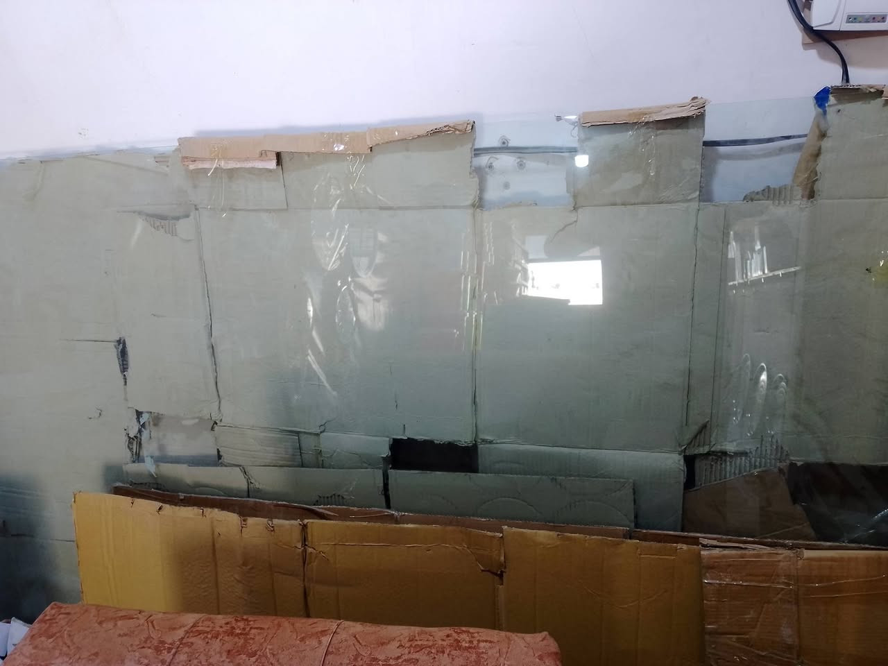 السلام عليكم جامخانه محل هيه وباب مالتها سلايت  قياسها مترين ونص ب 235سعر مناسب 175 الف***********
