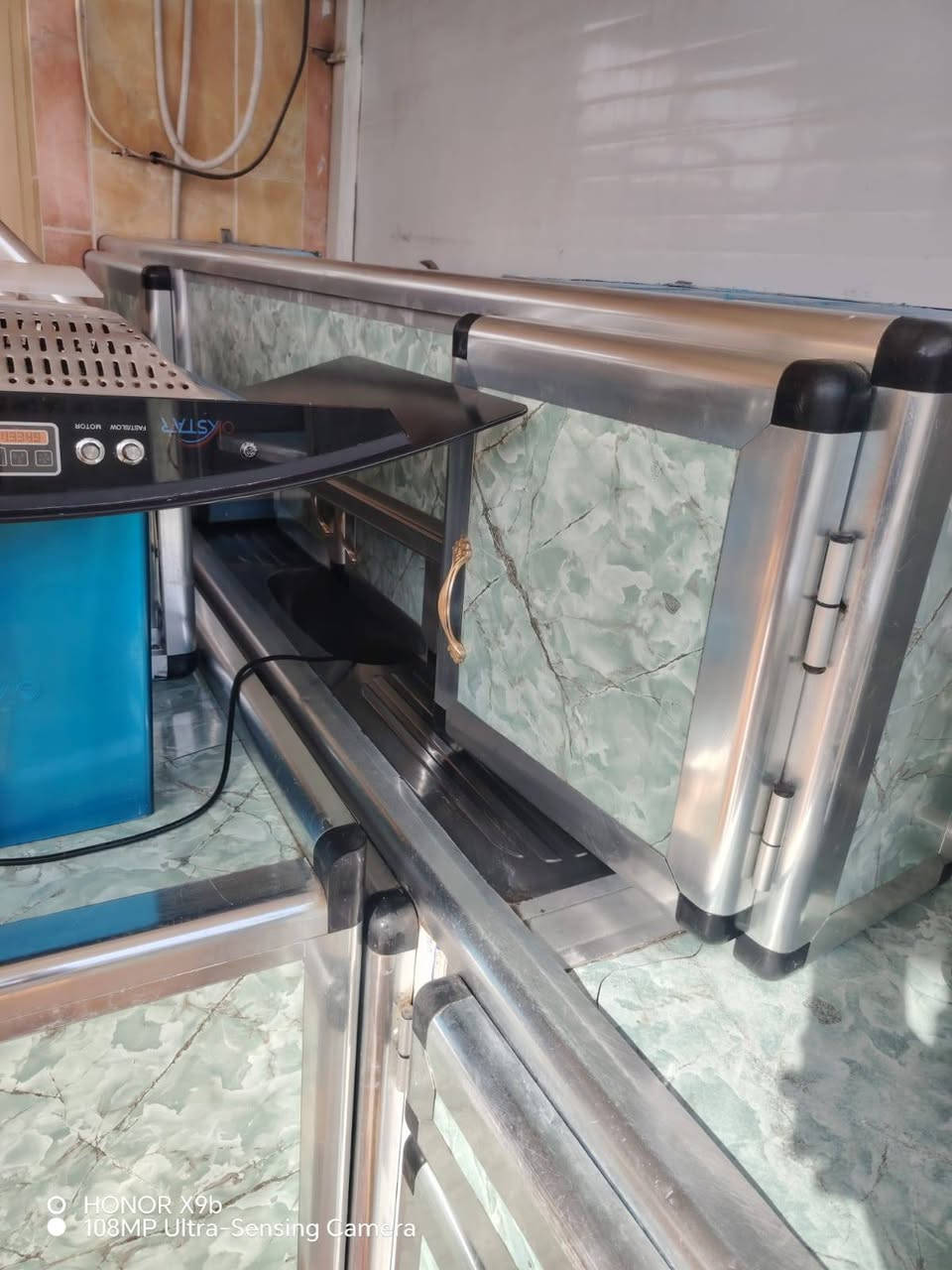 كاونتر للبيع ٤ امتار او اكثر للإستفسار الاتصال ***********
