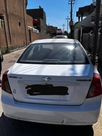 ابيض • ٢٠١١ • مكفولة