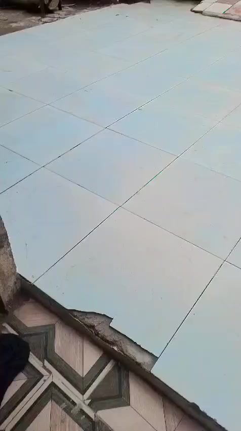 بيت تجاوز البيع المساحة 200 متر متكون من استقبال وصالة وغرفه ومطبخ وساحة كبيره عنوان البيت ابو رمانه قرب مدرسة نسيبه النصاري قريب على شارع هاذ رقم ابو البيت *********** مكلف بلنشر
