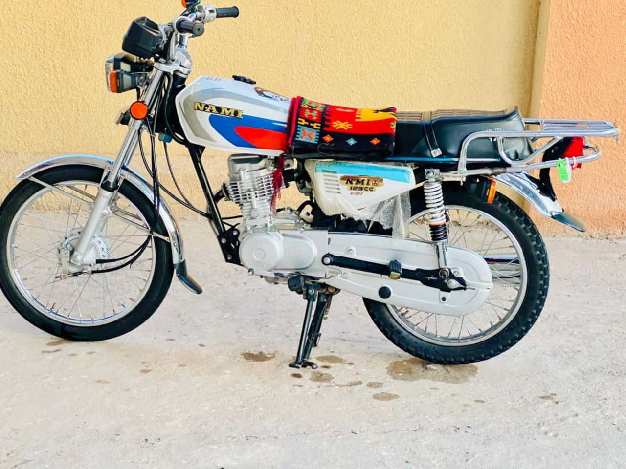 يسلام عليكم دراجه اللبيع شاصي 19ارشه والبقي نامه 23ترهم مراوس حربي وبيع ب 650 مكان عزيزيه ***********

