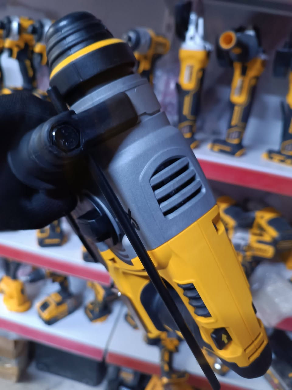 للبيع
عرض خاص لمدة 6ايام

جديد.   فارغ 

هامر ديولت موديل dch273

صناعة جيك.

إنتاج 2025

سعر 240$

توصيل مجاني


**إذا كنت صاحب هذا الإعلان وتريد حذفه لأي سبب، رجاءا أرسل رسالة إلى الدعم الفني**