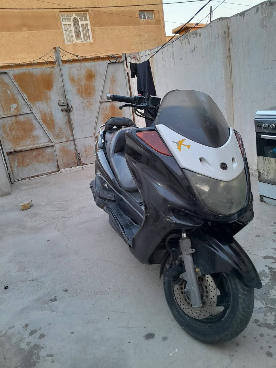 سلام عليكم حبايب ماجسته للبيع دراجه خير من الله عدادات كلها شغاله كيج بانزين معدل حماوه كله شغال محرك خير من الله معدلك 140 شرط 😍 محرك اخرس ترايك وين ميعجبك فقط ترايشها مضرره عارضها ب 400 وبيها مجال الشراي يسلع عيوني مكان الدراجه داموك الضباط الخاص مفتوح رقم الهاتف ***********
