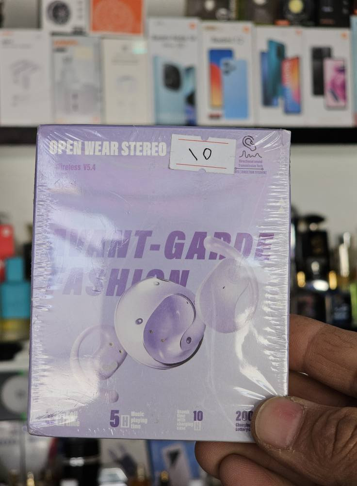 سلام عليكم متوفر لدينا سماعة ايربود شاشة شحن صوت عالي وواضح اشكال مختلفة 
ميسان حي العسكري خلف مركز الشرطة 
*********** عمارة, ميسان
