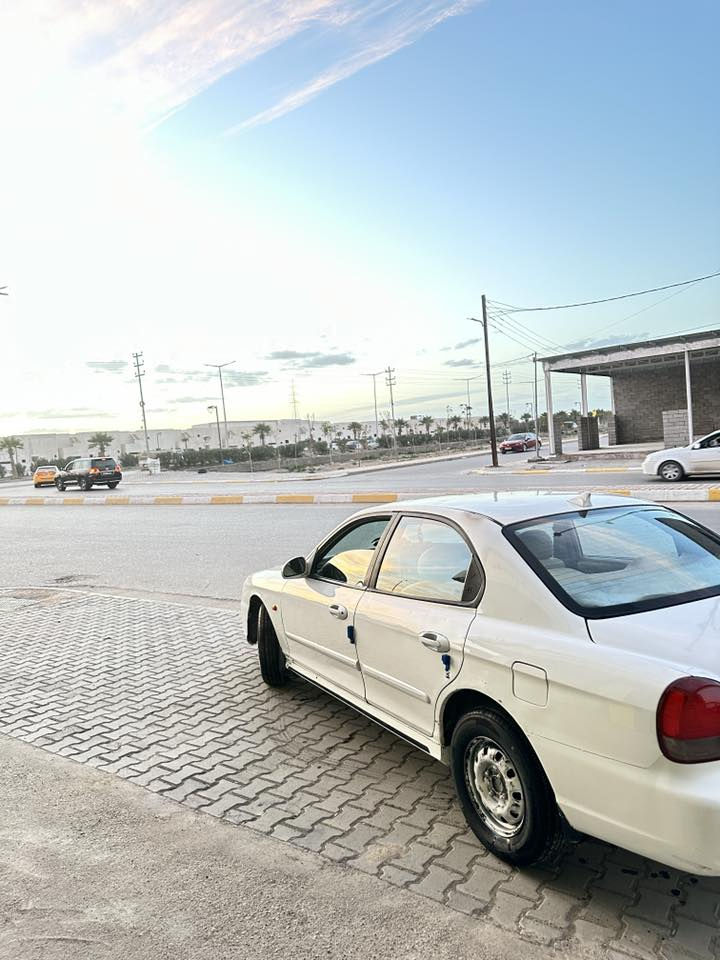 السلام عليكم 
سونات منغولي موديل 2000   محرك 2000 
كير ومحرك شرط كير عادي تبريد تدفئه شرط ويه السويچ
تخم تاير جديد كهربائيات كلها شغاله اربع جوم تشتغل 
مصبوغه حزام سياره مال جناي 
رقم انبار مشروع وطني باسمي 
السعر 53وبيها مجال مكاني صلاح الدين 
للتواصل ***********
