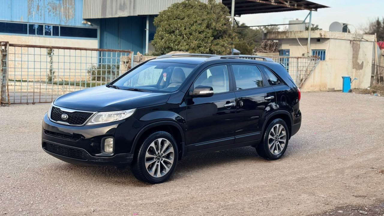 سلاو کیا سۆرینتۆ ٢٠١٥ بێ بۆیاخ 
سەتارەکە پاکو جوان و رێکو پێکە 
بەسمەیە. کوشن جلدە. کوشن کارەبایە. سێ ریز کوشنە. پەردەیە. حاسەیە. کامێرایە. مەکینە ٢.٤ گێرو مەکینەی نەکراوەتەوە. بێ بۆیاخە. ***********
خلیجییە رقم:***********
نرخ.١٥٢$ گەڵاو معامەلە السليمانية, العراق
