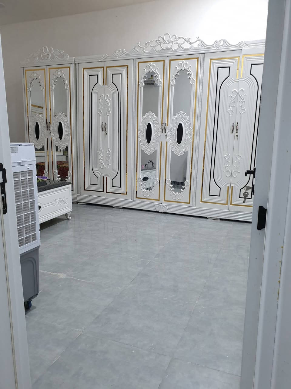 للبيع
120 متر بأسمي
بناء حديث
زوير الغربي التقسيم الجديد حي الرحمن 
للاستفسار 
***********
