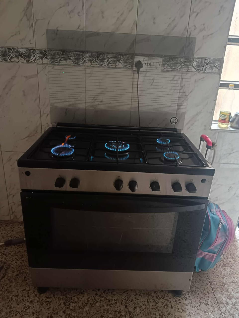 طباخ 90 الف
وطباخ الفرن ب300 الف
***********
