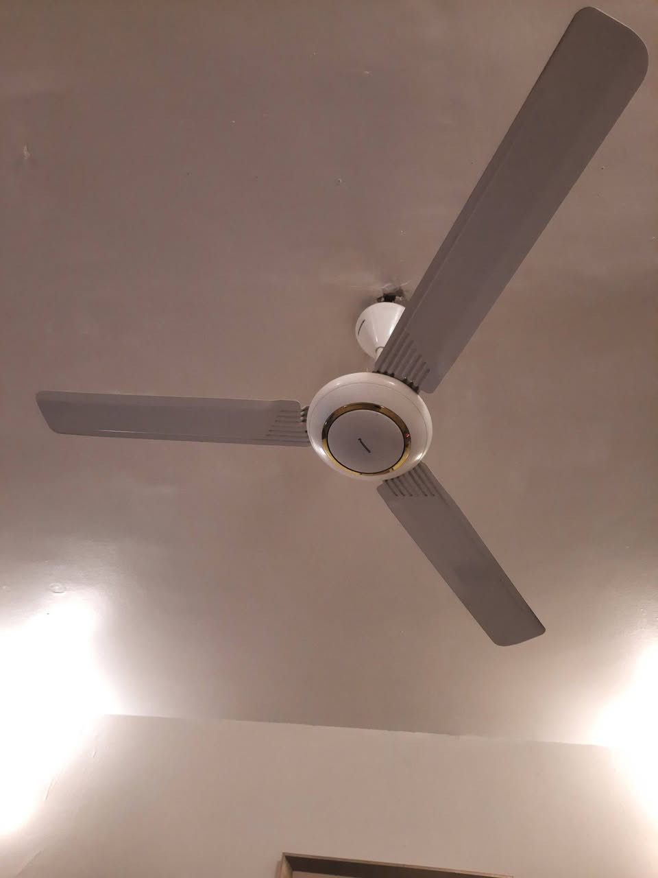 سبالت ٣ كل واحد ابو لطن شغالات ٣٥٠الف وساعتين وبركه ١٠ وتيبلام ١٥ وبرده ١٠ وغساله ٤٠٠ وبيهن مجال بسيط مكاني كراده ***********
