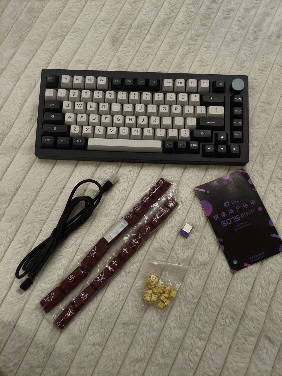 كيبورد акко 5075 plus جديد و كامل 
واير وايرليس و بلوتوث 
الحجم 75 لون السويج اصفر 
ء RGB كامله + جانبيه 
وياه كيكابس اضافي


**إذا كنت صاحب هذا الإعلان وتريد حذفه لأي سبب، رجاءا أرسل رسالة إلى الدعم الفني**