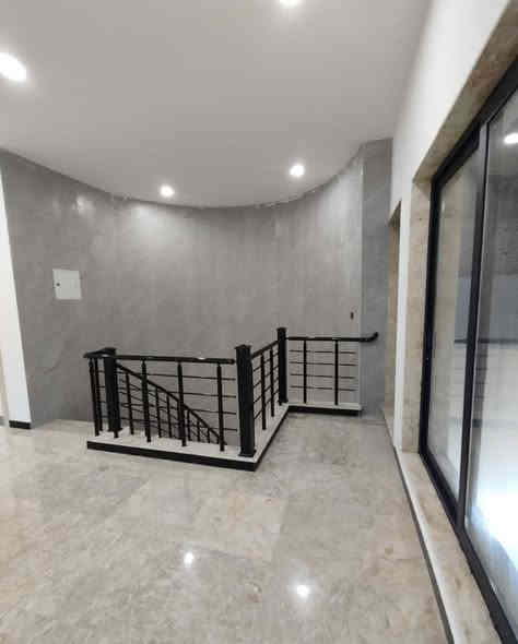 دار للبيع حي الغدير في النجف
( 200 م) واجهه 10م نزال20م طابقين 4 نوم سويتات مع إستقبال وصالتين( زيرو )شارع 12م مفتوح على شارع فرات غدير..
السعر (850  مليون)
مكتب الغدير
***********
