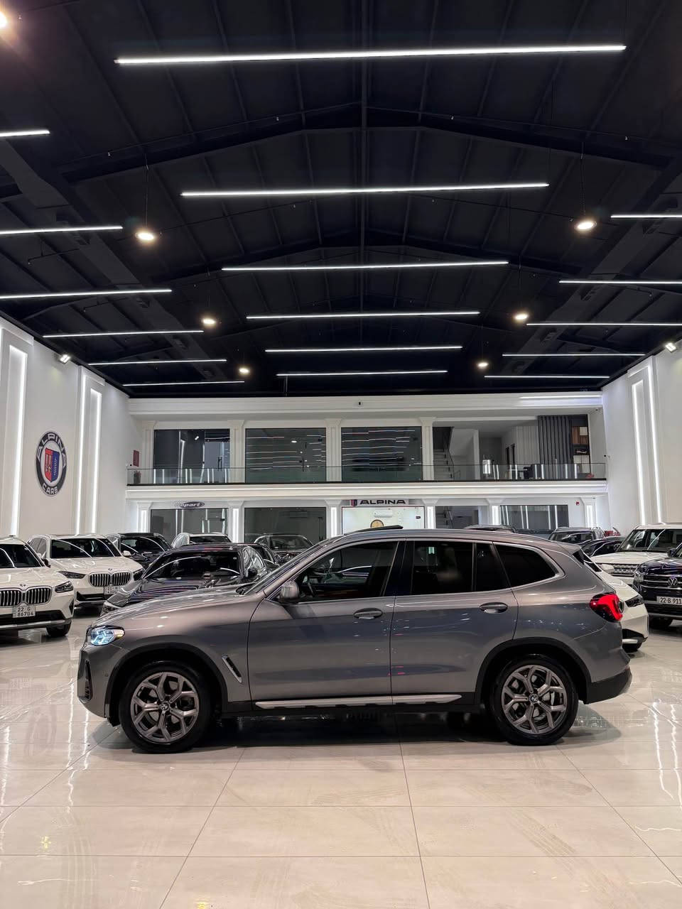 بي ام دبليو  اكس ثري X3 30i Sdrive 2024
رقم شاسی موجود فی المنشور (275) ورقه و فقط بیع ماكو هيج موديل بهيج سعر
موديل /2024
محرك / ٤ سلندر توين پاور تربو سعة لترين 2.0
العداد /30 مايل 
اللون /تيتانيوم ، داخل قرميدي و اسود 
فول مواصفات  كشن هيتر و تبريد ، اربع ابواب بصمة و صندوق كهربائي و فتح واغلاق بالقدم kick sensor , لايتات ليد BMW LED و اداپتڤ ( تتحرك بجميع الاتجاهات مع الستيرن ، سقف پانوراما ، شاشة الكترونية ، دواخل ليد انارة عدة الوان تتغير حسب الرغبة ، شاشة كبيرة ،  وحساسات امامية وخلفية ٣٦٠ درجة ، نظام التوقف الذاتي ومانع اصطدام active brake control , نظام منع الخروج عن المسار في الشارع LKA ، نظام كشف النقطة العمياء BSM ، فتح الابواب تلقائيا عند الاقتراب من السيارة و قفلها عند الابتعاد ، كشنات كهرباء جهتين و ميموري ، بريك بصمة واوتوهولد ، ثلاث وضعيات قيادة و اطفاء المحرك ذاتيا عند الوقوف ، تبريد مركزي وخلفي منفصل قطعتين ، اپل كار پلاي و خريطة المدينة في الشاشة الامامية ، شاحن موبايل وايرلس ، مواصفات اخرى كثيرة جدا
السيارة وارد امريكي ،فقط بنيد بدون دواخل نهايي و نص جاملغ خلفي صبغ

ماعدا هذا السيارة مابيها اي ملاحظة ، بدون رصعات و شخوط، بدون تعديل بارد و بدون اي ملاحظة نهائيا ، جدا جديدة مثل الزيرو ، گير ومحرك و صدر و كهربائيات بحالة الشركة كولها ، لايتات وتايرات و الويالة والجام الامامي كلشي بيها بلادي 
العنوان/ اربيل-مدینه معارض شارع 40
موبايل /*********** واتس اب فايبر أربيل, العراق
