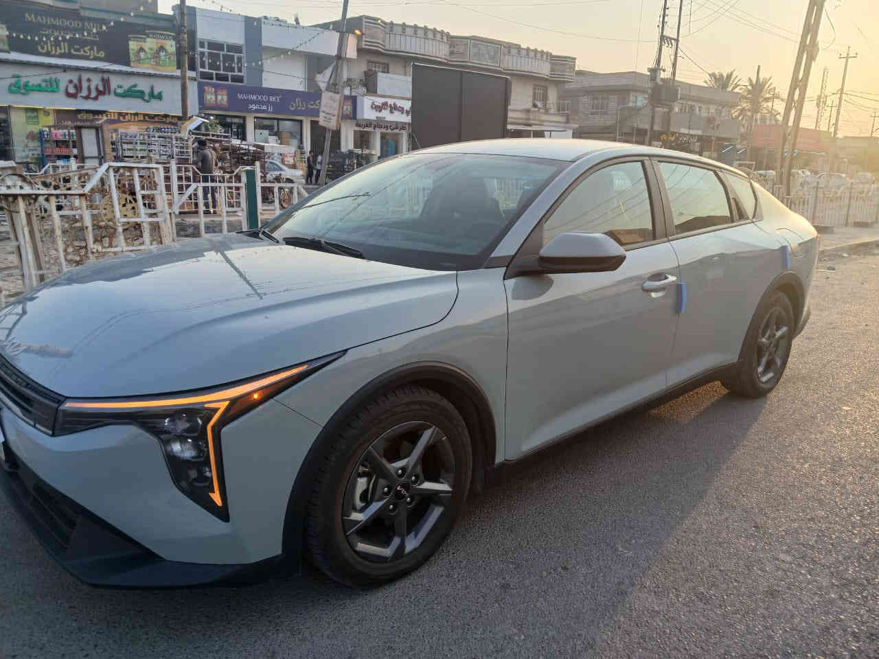 للبيع سياره كيا k4 موديل 25 ماشيه  7000مايل مشيها قليل تعتبر زيرو على وضع الشركة  ارغب لون  بيها مواصفات بصمت تشغيل بصمت ابواب تشغيل عن بعد صندوق ذكي اساير ترحيب رادارات اربع جهات توقف ذاتي اتو هولد انظمت قياده هندبريك دكمه محرك  2000دوش. نفس محرك التوسان  والسبورتج والالنتره   سيارة ضررها بسيط تبديل  باب الصندوق فقط لا شاصي ولا ايرباك  رقم اربيل . السعر ١٨٥ورقه  رقم الشاصي بالمنشور مكان السيارة الفلوجه   ***********
