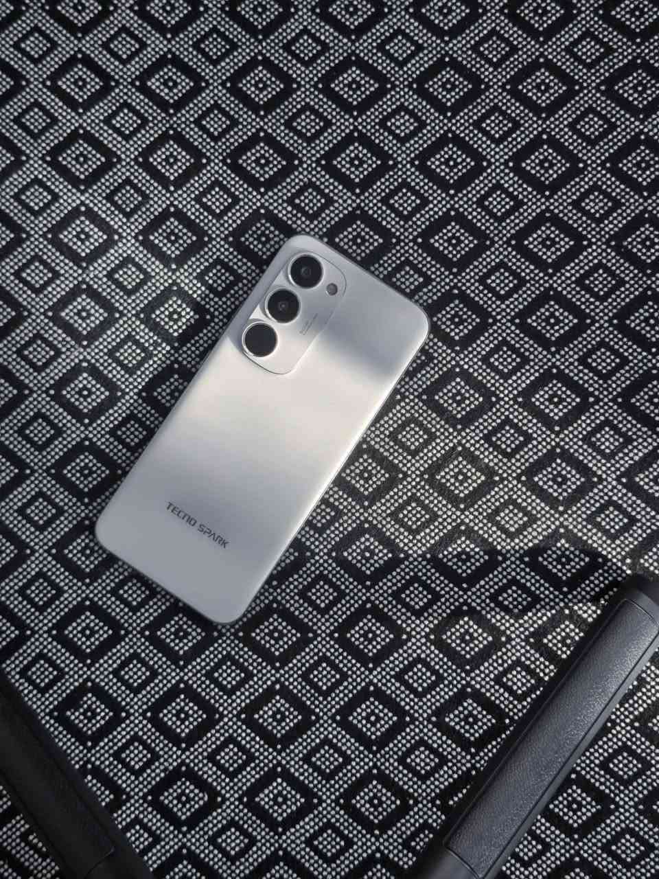 السلام عليكم
⬛ تكنو سبارك 40 برو بلص 
⬛ ذاكرة 265 
⬛ نحيف جدا باللون الابيض
⬛ ملحقات كفر فقط
⬛ السعر 200 
⬛العنوان البصره القبله حي القائم 
⬛***********
⬛بدون ملحقات
