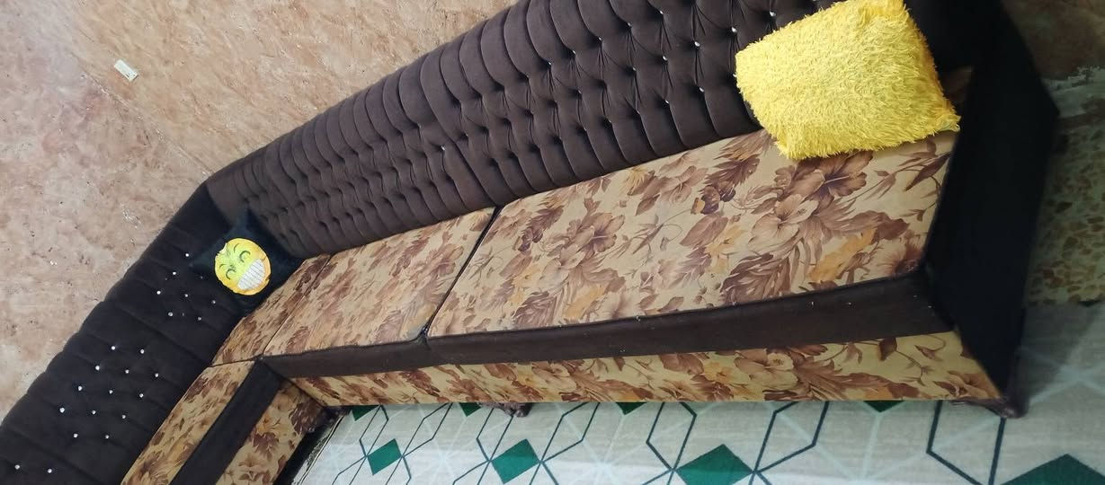 ديوان 10مقاعد نضيف كلش اي ضررمابي وياه مفارش سعره 175يوجد توصيل داخل كربلاء ***********
