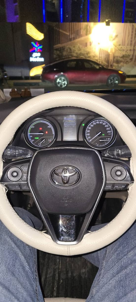 كامري هايبرد موديل 2024 خليجي 
فئة GLE حساسات امامي خلفي فتحت سقف كشنات جلد ابيض كراسي كهرباء شاشه كبيره ثلاث وضعيات للقيادة مانع تزحلق هاند بريك كهرباء اوتو هولد ٤ جام اوتو 

ماشيه 13 الف كيلو 

السعر خاص 

للاستفسار الاتصال على الرقم بيه واتساب 

***********
