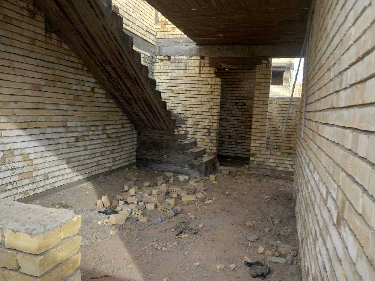 هيكل ١٠٠ متر منطقة السلاميات  مربع طابق ونصف شارع عشرين يصلح تجاري الرقم ١٠٥٦٧ للتصال والاستفسار اكثر على هذا الرقم *********** 
والله ولي التوفيق
