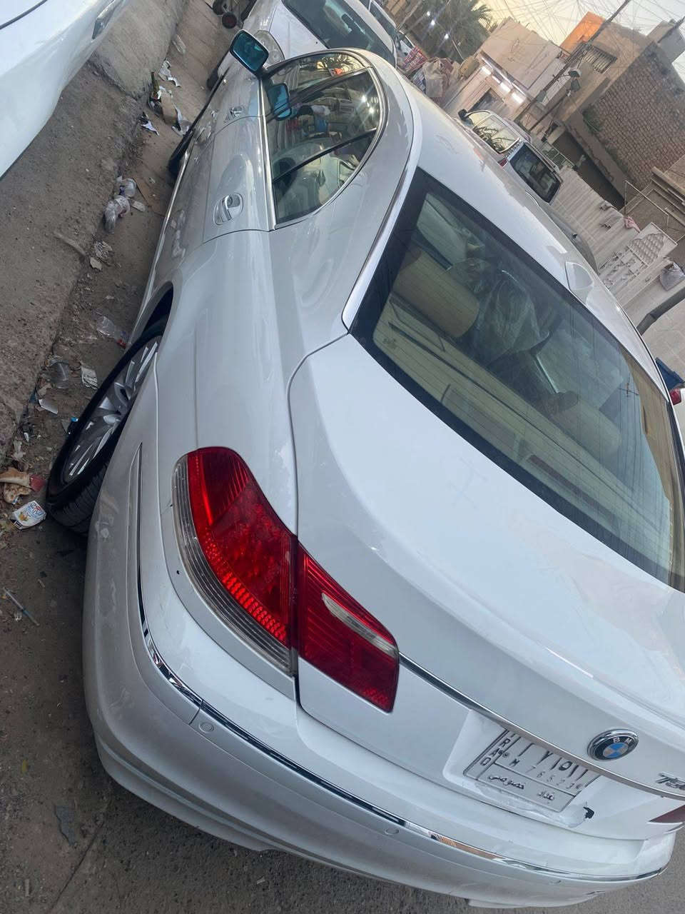 السلام عليكم bmw 750 باخرة للبيع السيارة صيانة جديدة للمكينة والصدر والتبريد معلايه مروجه معاملتها وفق القرار ٤٨ مدفوعه كمرك فقط مراجعه المرور فول مواصفات بدون صبغ السيارة  تخم تاير جديد مستعجل على بيعتها سعر ١٠٠ ورقة بيها مجال شي بسيط للاتصال *********** مكانها بغداد الشعب
