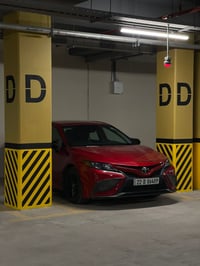 كامري SE • ٩٥ الف ميل • ضرر صفحة السايق