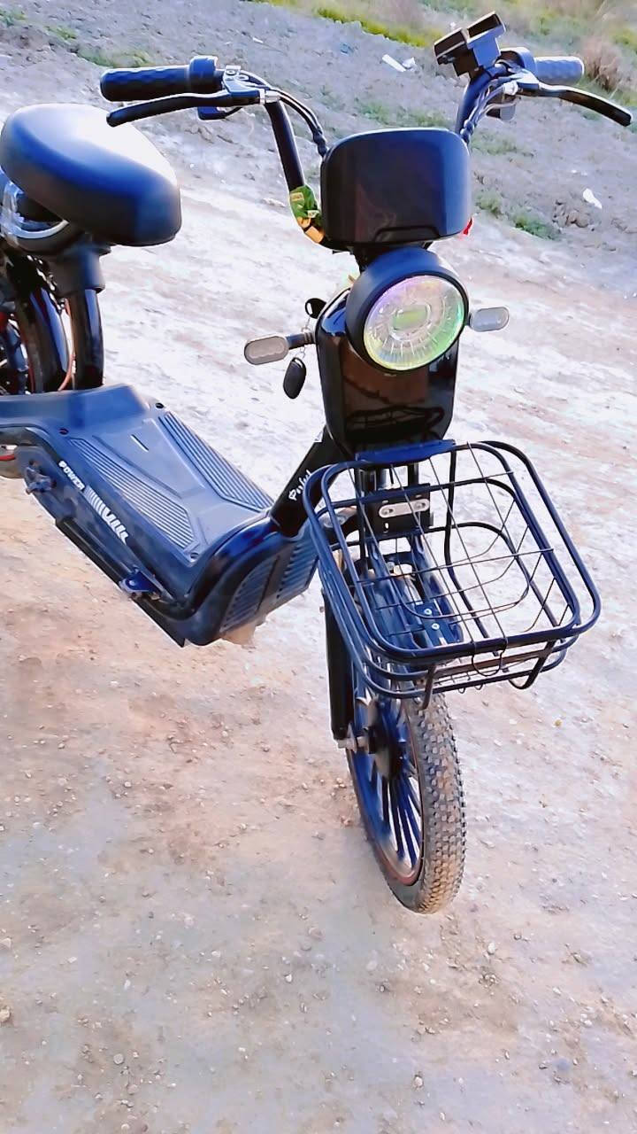 سلام عليكم
بايسكل شحن حجم 20 

السرعه88
عدد البطاريات 4

سعر350وبيه مجال بسيط 

للستفسار اتصل: 

***********
