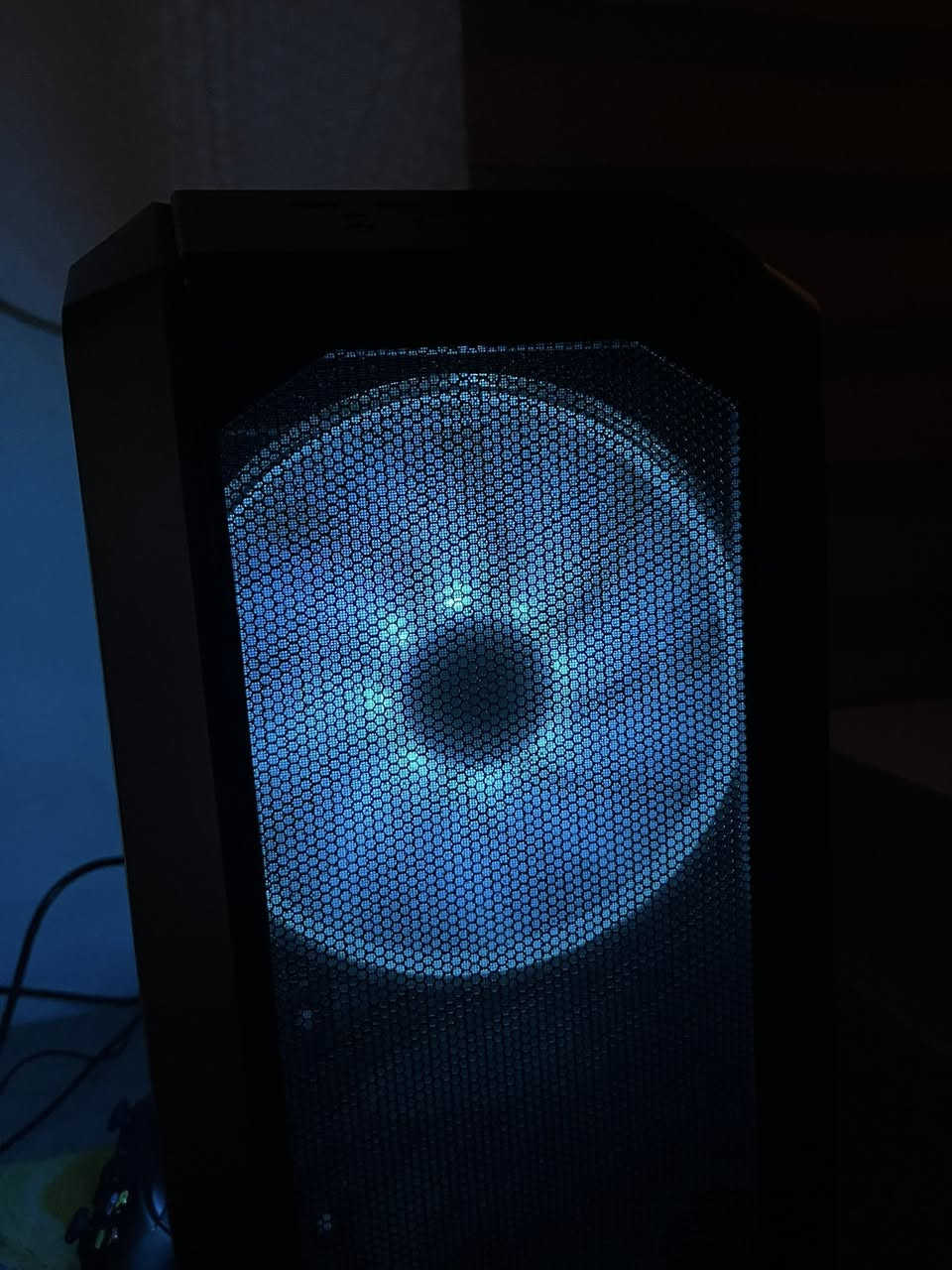 للبيعpc
-GPU:RTX5070 GIGABYTE 
-CPU:RAYZN 7 7700
-M.B:X870 Gaming Gigabit 
-M.2:4T Samsung 990 pro
-RAM:32G LAXER 5600red
-COOLER:Deepcool AG620
-P.S:THERMAL RIGHT 750W GOLD 
-UPS:FALCON 3000mA
-MONITOR:SAMSUNG IPS 2K 180HZ 27inch
-CASE:cooler master H500 ARGB
اكسسوارات 
1-HYPERX CLAUD III 3
2-KEYBOARD RED DRAGON 
3-Logitech G402
4-جويستك اكسب بوكس أصيله 
5-ماوس باد

الpc نضيف استخدام شهرين الكراتين وصولات الضمان كله موجوده.

العنوان:بغداد-البلديات.
***********
السعر:3100000  بيها مجال بسيط
