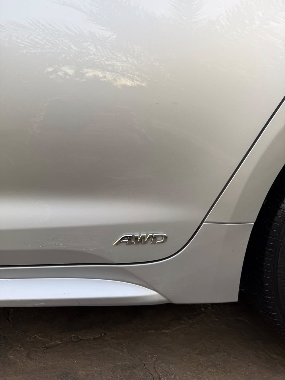 السلام عليكم
كورلا هايبرد LE plus AWD وارد كندي
مواصفات XLE موجودات ثنين ببغداد سلفريات فقط بهاي المواصفات 
رقم بغداد الجديد السيارة استيراد خاص باسمي من كندا
حادثها قبغ جنطة بس
بيها ملاحظات بالعراق راسلني وادزلكياهن
مواصفات السيارة
كشنات تدفئة وستيرن
كشنات جلد
رادار ٣٦٠ درجة
مانع انزلاق
مانع تصادم
نقطة عمياء
تحديد مسار
تنبيه الخروج عن المسار
قيادة شبه ذاتيه
اوتو لايت (العالي)
لايت زنون وليد امامي
بصمة تشغيل وابواب امامية
كامرة خلفية
EV مود
شاشة كبيرة
عداد ديجتال
تحكم ستيرن 
بردة راديتر اوتو
المحرك 1800cc
السيارة هواي مواصفات بعد
استيراد انشورنس يعني ماداخله مزاد من شركة تأمين اشتريتها
السعر $175 وبي مجال بسيط
مكاني بغداد ابو غريب
***********
