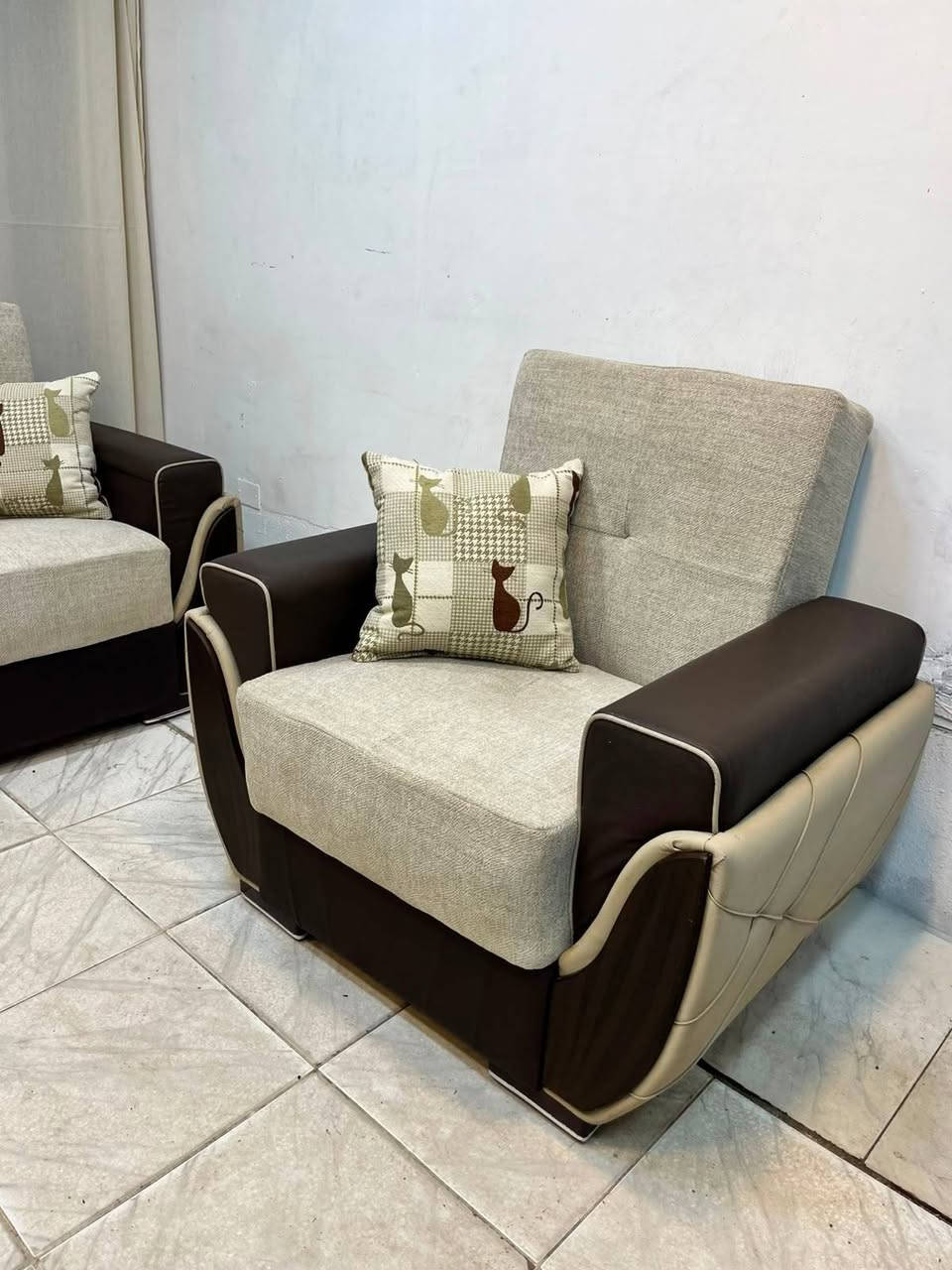 ✔️ طقم كنب Sofa Bed.... 👌 صوفيا بيد تركي 🇹🇷....
. يتكون من 6 مقاعد 💯
💫 نظام تخزين وسرير 🛌
✔️ ثلاثيه وثنائية ومفرده.
👌 استخدام بسيط جدا.
. بحال الوكاله للبيع المستعجل
بسعرررر ر حرررق 🔥🔥🔥
. فقط  ٢٩٠   د شامل توصيل داخل عمان والزرقاء مجانا


**إذا كنت صاحب هذا الإعلان وتريد حذفه لأي سبب، رجاءا أرسل رسالة إلى الدعم الفني**