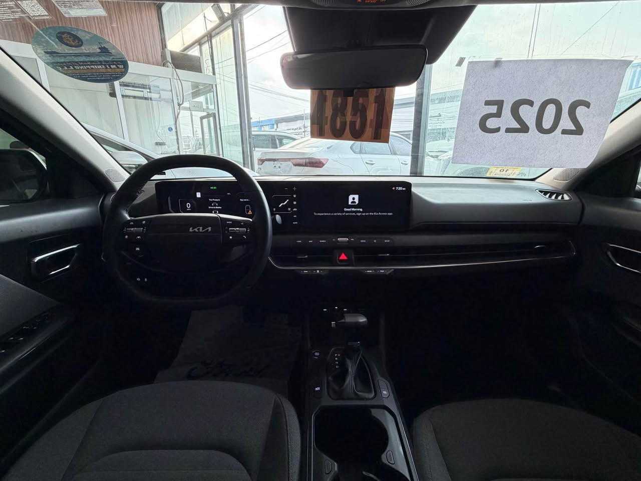 Kia/K4
موديل/2025
رويشتو/15mil
بي سبوخ و بى ارباگ 
تعديلاكى بجوكى هه يه 
مواسه فات/EX
---------------------------------------------------
عربى/ 
سياره kia k4 
موديل ٢٠٢٥ 
ماشي/١٥مايل
سياره بدون سبوخ بدون ارباك 
سياره بي مكان سغير بي PDR 
بچم كپس سياره
مواسفات سياره /EX
Wastapp/***********
 Watsapp/*********** أربيل, العراق
