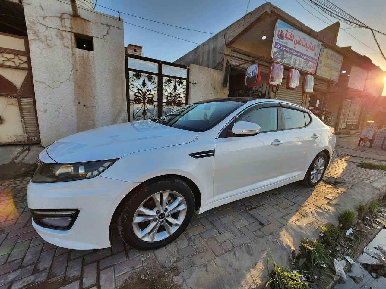 السلام عليكم
اوبتيما موديل 2011 خليجي مكفولة كفالة عامة بية فقط شوية بارد بل باب ول باقي عدا البارد الباقي كفالة
مكينة 2000
اشارة بل مري 
مري شفط 
كامرة خلفية
حساسات 
شاشة
تخم تايرات 
حدادية. جديدة 
كير ومحرك كفالة
رقم ذي قار. شرط التحويل 
السعر (١٢٥)وبية مجال للطيبين 
مكان سيارة الرفاعي رقم الهاتف ***********
