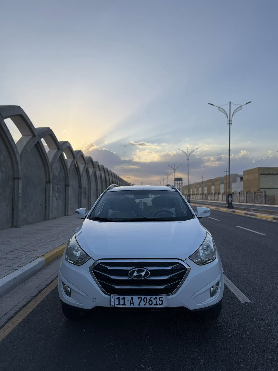 السلام عليكم
توسان 2013 للبيع 
بغداد دولي بأسمي تحويل مباشر 
محرك 2000 دوش 
السيارة نظيفة وحلوة وما تحتاج مصاريف 
السيارة بيهة شفة بنيد صبغ وباب سائق 
السعر 142 وبي مجال 
عنواني كربلاء 
لاستفسار ***********
