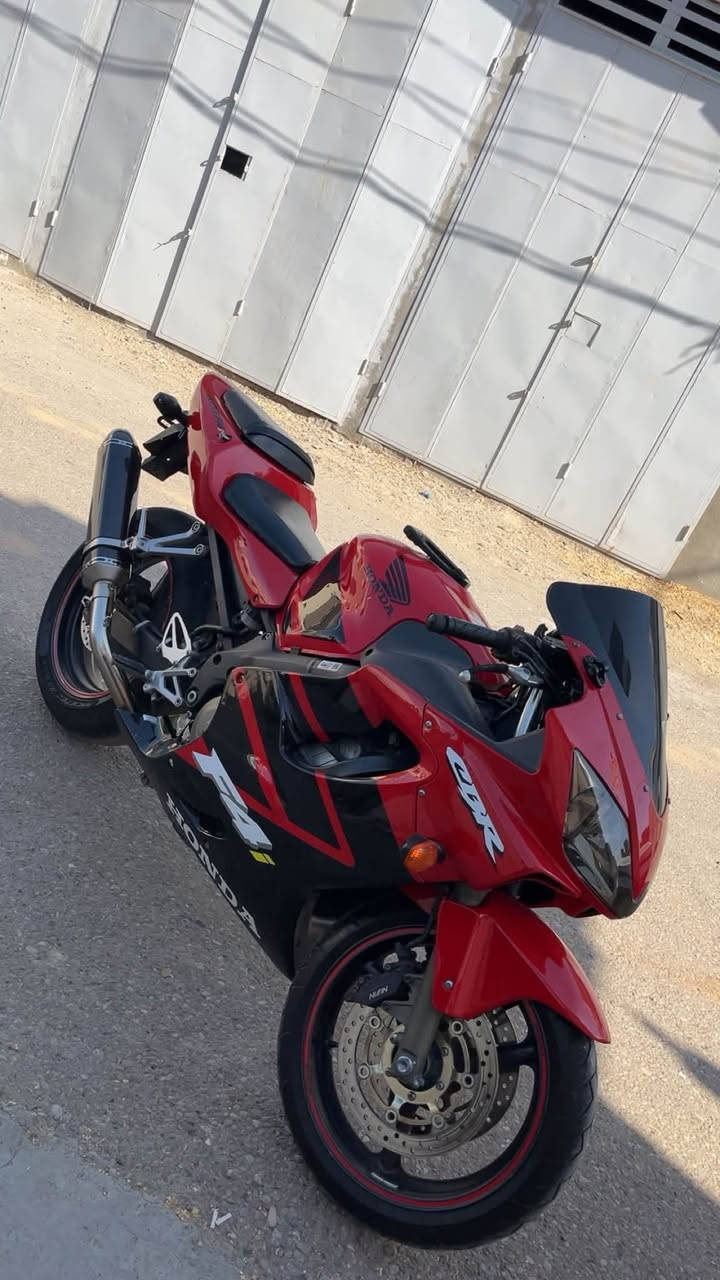 F4i 2004
الدراجة جديدة جديدة بمعنى الكلمة نازلة من معرض معروف وماطالعة سفرات ولا معسعسين بيها 
كير ومكينة كفالة بس للامانة بيها نقوصات بسبب البانزين بس كفالة المكينة والكير ممشى الدراجة 46 الف  سعر الدراجة 30 ورقة قفلل مكان الدراجة ديالى بعقوبة ***********
