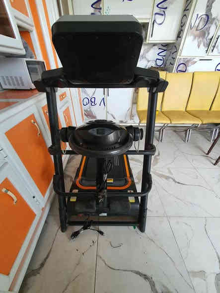 يتوفر في مجمع النازك جهاز جري ~(EVERE) صناعه فرنسي نضافه 85٪وجهاز هزاز وشناو بطن معه 
عنوان /النعمانيه /شارع 60/مقابل مدرسه بدور اساطعه 
رقم الهاتف واوتساب /***********
