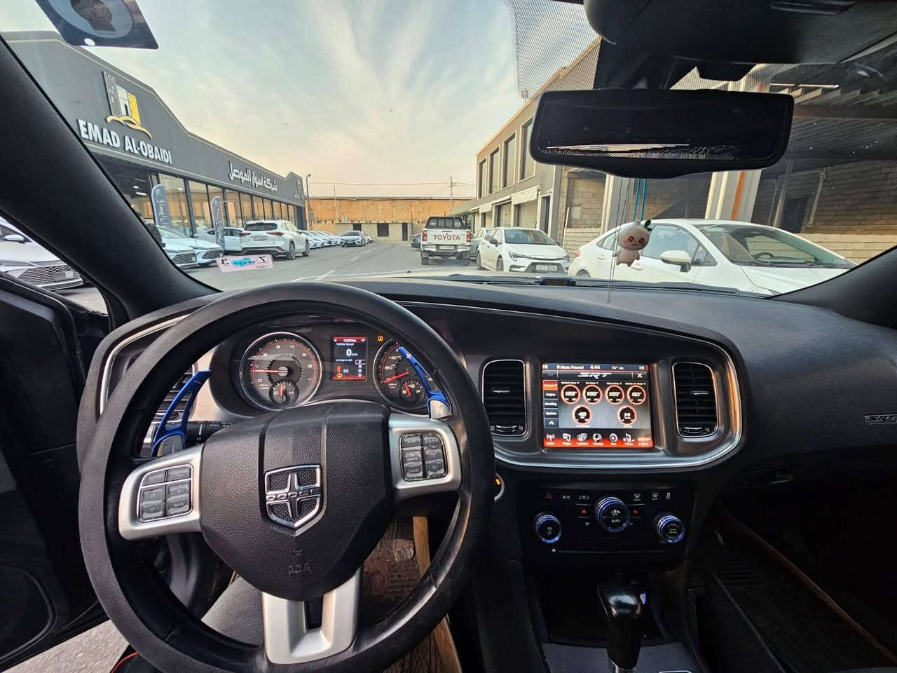 السلام عليكم
جارجر ٢٠١٤ rt max 
٥٧٠٠ نظيفه بشكل 
صبغ حزام بدون دواخل 
مابيها اي نقص استخدام بيت 
فوول مواصفات 
لون مميز متغير ازرق غير محدد 
دبات حجر بيئه موجود 
مراوس ب h2 فقط 
*********** واتساب فقط
