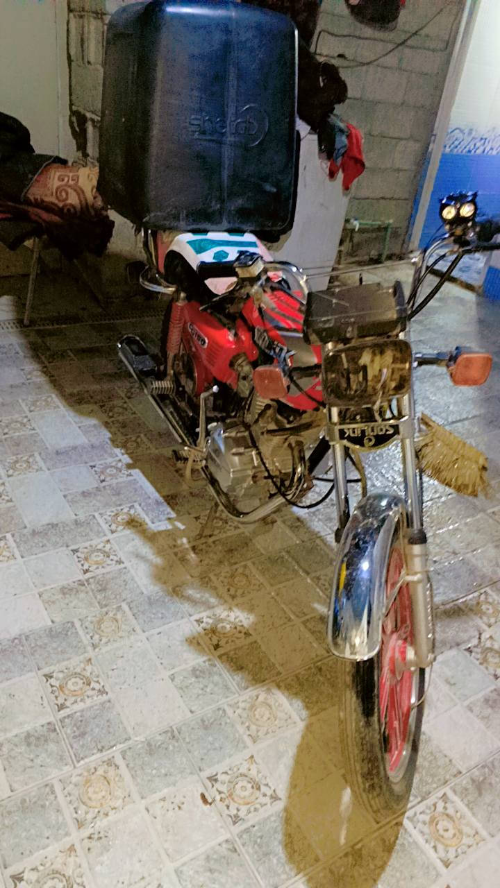 السلام عليكم ورحمه الله وبركاته سونك مديل2022الون احمر الدراجه مكينتهه ستندر ما مفتوحه ابد نضيفه وحلوه خير من الله سعر 500وبيهه مجال للشراي رقم الهاتف*********** العنوان بغداد جسر ديالى
