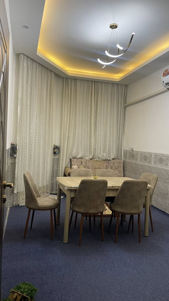 السلام عليكم…… 

� للبيع بيت سكني
📍 الموقع: الدوانم – خلف المعمل
📐 المساحة: 125 م²
🛏 عدد الغرف: 2

✨ المواصفات:

 • كراج سيارة
 • حمّام داخلي
 • حمّام خارجي
     

💰 السعر: 65 مليون (قابل للتفاوض)

📞 للاستفسار: ***********
