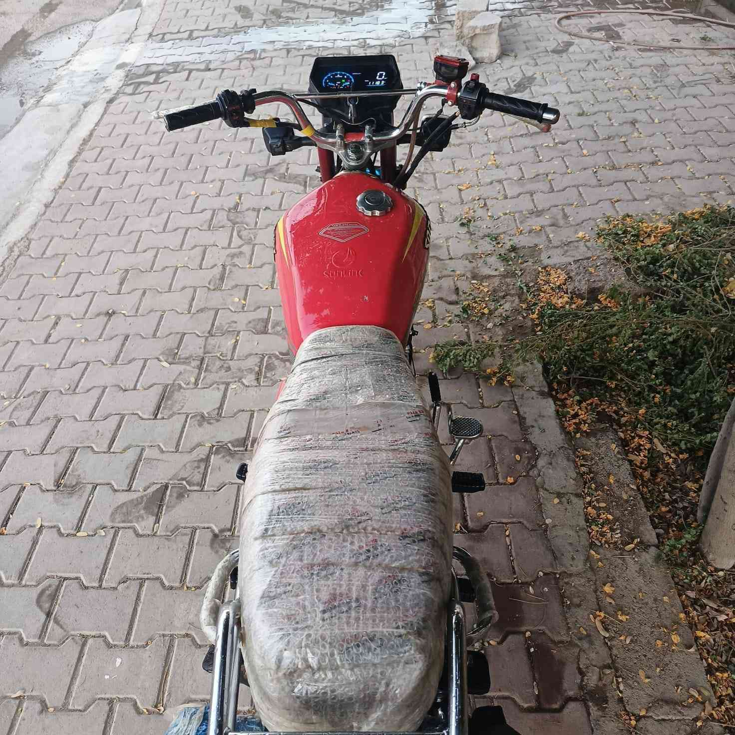 سلام عليكم 
للبيع سيفان 2024 
دراجة جديده ماماشيه 
اوراق كامله 
مكانه الخالص 
***********
