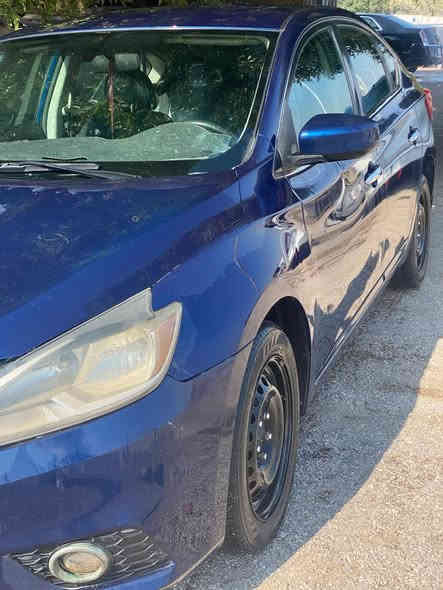 نيسان سنترا 2018 sv
وارد امريكي مكينة 1,800 مكفوله كير مكينه تبريد 
بيها ضربة خفيفه ب امريكا وباقي مكفول صور الحادث موجوده
لون نيلي 
تحكم ستيرن 
ثلاث وضعيات قياده 
كامره شاشة 
حساس 
تخم تاير 
مواصفاتها معروفه 
سنوية منتهية شرط تحويل 
مكانها بصرة الزبير 
سعرها 98 بيها مجال بسيط حك الجيه
تواصل ***********
