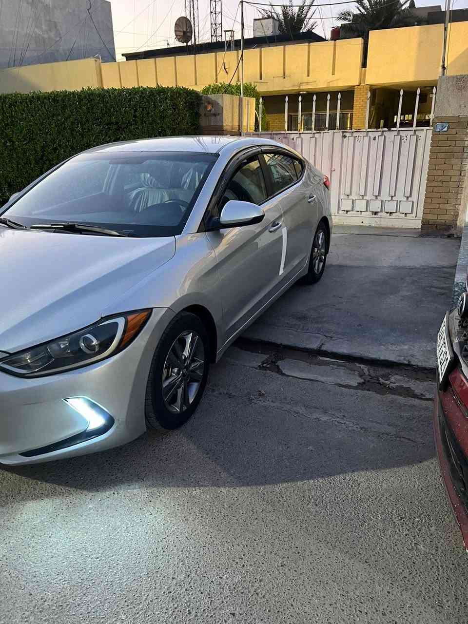 النترا موديل 2018 لون سلفر
موصفات. نص فول  
ضررها موجود بالسونار
مكينة دوش 2000
كير at المرغوب 
رادار جانبي وخلفيي 
ثلاث وضعيات قياده
كشنات تدفئه
نقطه عمياء
شاشه كبيره 
منظومه زنون 
تحكمات ستيرن  جهتان 
سياره جديده بيها حداديه جديده
 سياره رقم سليمانيه سعر 115
العنوان بغداد النهروان 
***********
